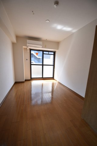 大阪市中央区内淡路町１丁目の賃貸マンションの内装|中部屋は小窓無し