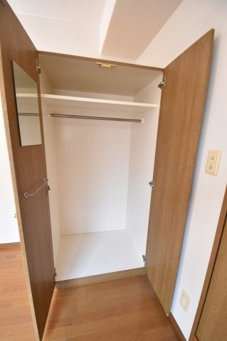 大阪市中央区内淡路町１丁目の賃貸マンションの収納