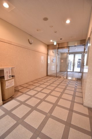 大阪市中央区内淡路町１丁目の賃貸マンションのロビー