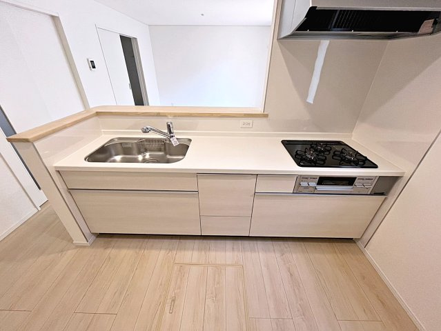 新築戸建・新築建売　福島市松木町第1　福島第二小・福島第二中のキッチン|キッチンはカウンターになっているのでリビング全体を見渡すことができます！