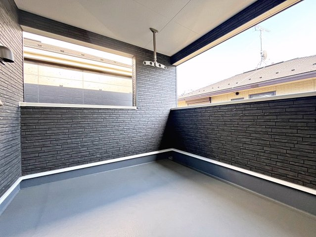 新築戸建・新築建売　福島市松木町第1　福島第二小・福島第二中のバルコニー|天候の急な変化にも柔軟に対応できる快適なインナーバルコニー！