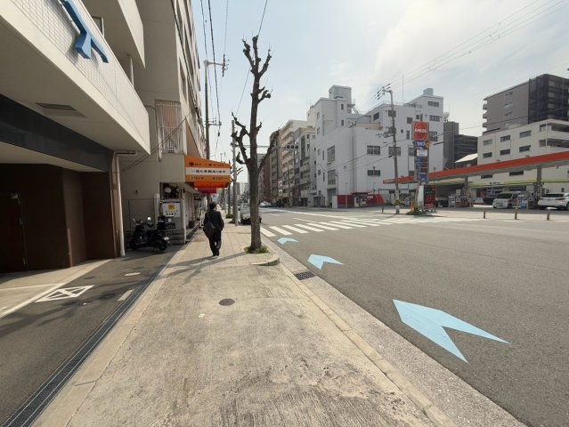ラシュレエグゼ難波西の駐車場
