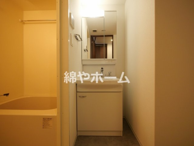 スワンズシティ大阪クレアストの洗面所|忙しい朝には欠かせない洗面所です