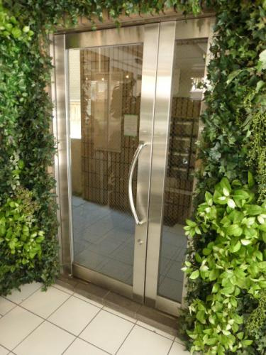 調布市布田１丁目の賃貸マンションのエントランス