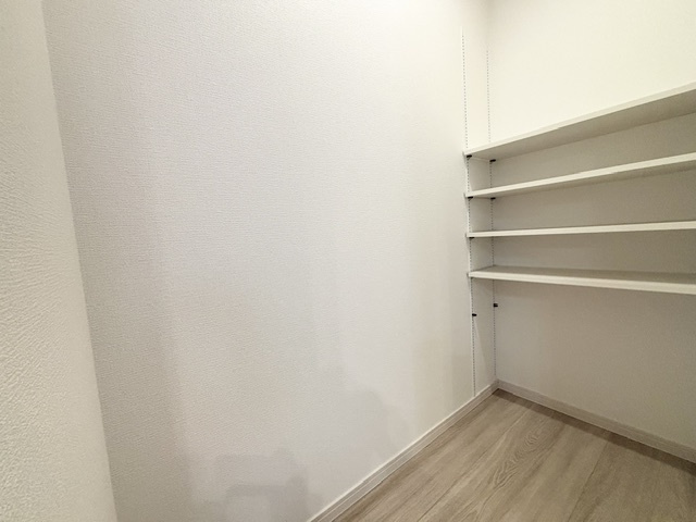 【完成予想図】 | 【主寝室イメージパース】
※画像は設計図面を基に作成したイメージです。