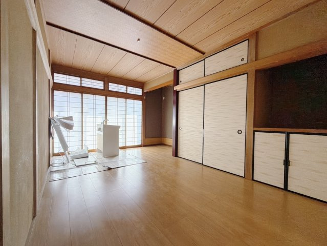 【中古戸建】熊谷市柿沼の洋室|■洋室｜広い寝室ならインテリアも自由自在にお楽しみいただけます♪お外から帰ってきた後は寝室でゆっくり自分の時間をお過ごしください。