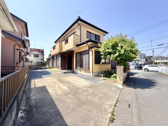 【中古戸建】熊谷市柿沼の外観|■外観｜土日のご見学はもちろん、平日・夜間のご案内も大歓迎です♪「今から見たい」や「仕事終わりに見たい」にもご対応できますのでお気軽にお問い合わせください♪