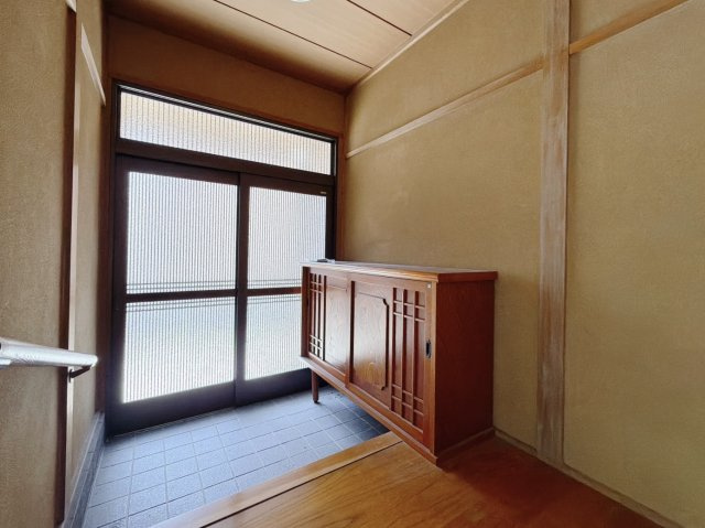 【中古戸建】熊谷市柿沼の玄関|■玄関｜太陽の光をたっぷり採り込む南玄関☆