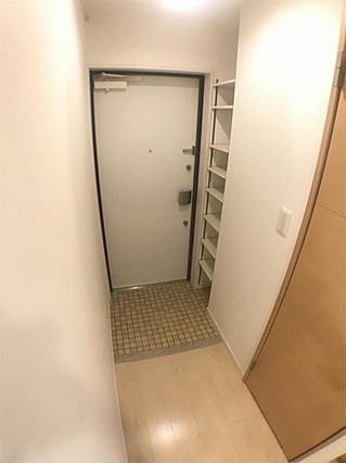 カーヨパレス二宮の玄関
