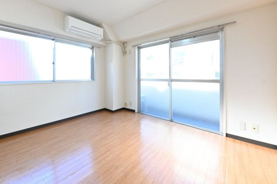 ライオンズマンション中野坂上の洋室|落ち着いた色調の洋室です