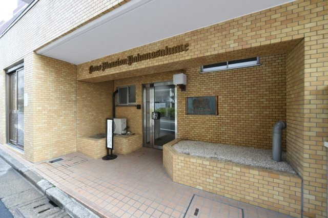 ライオンズマンション中野坂上のエントランス|落ち着いたエントランスです
