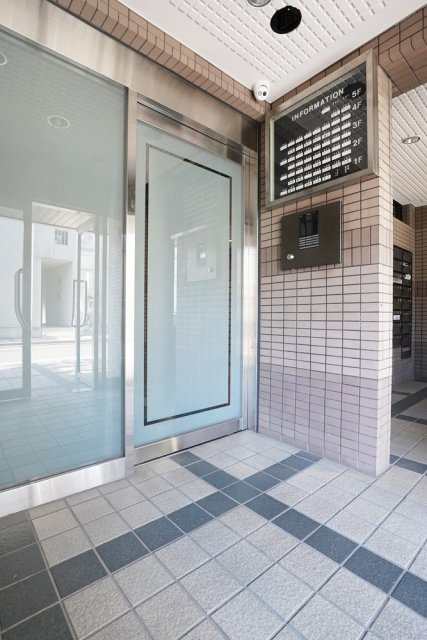 ライオンズマンション渋谷本町のエントランス|毎日通るエントランスはこのようになっています