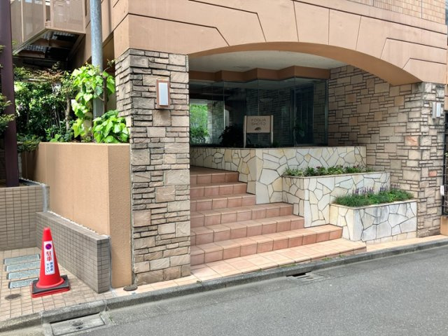 フォリア松濤のエントランス|毎日通るエントランスはこのようになっています
