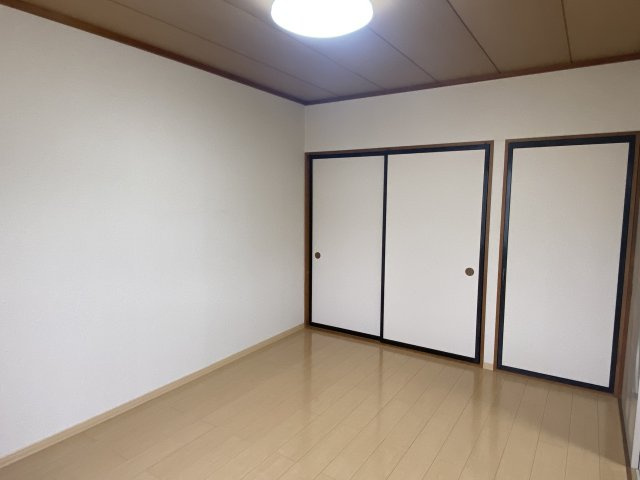 レジデンス桑原Bの居間・リビング|※同じタイプの間取です。実際の色や建具は異なります。