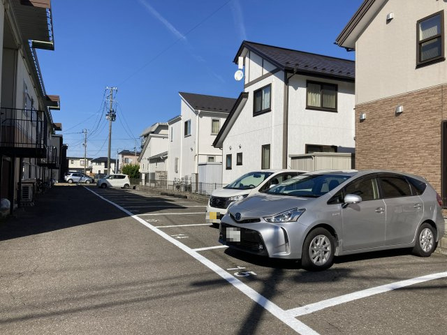 レジデンス桑原Bの駐車場