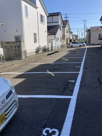 レジデンス桑原Bの駐車場