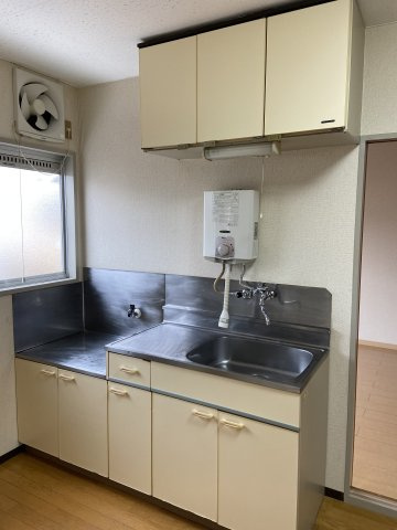 レジデンス桑原Bのキッチン|※同じタイプの間取です。実際の色や建具は異なります。
