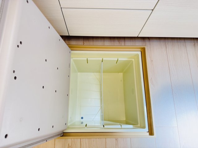 柏市光ケ丘２丁目新築戸建（光ケ丘第４）のキッチン|キッチン床下収納
