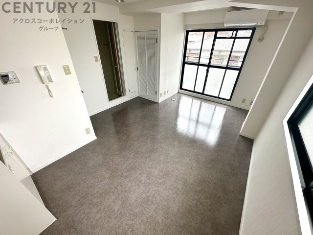 洋室は約6帖☆エアコン設置済みの洋室です♪