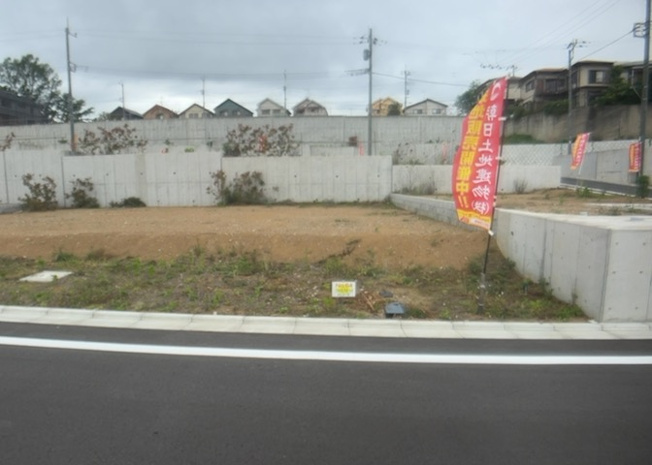 【外観】 | 土地の面積＝住宅面積ではありません。建ぺい率の問題などで、土地のある場所によって住宅を建てられる面積は限られています。高さもしかり、「土地」という言葉の中には、建築条件も含まれると考えておきましょう。