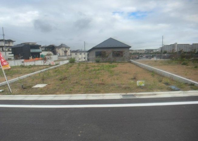【外観】 | 土地の面積＝住宅面積ではありません。建ぺい率の問題などで、土地のある場所によって住宅を建てられる面積は限られています。高さもしかり、「土地」という言葉の中には、建築条件も含まれると考えておきましょう。