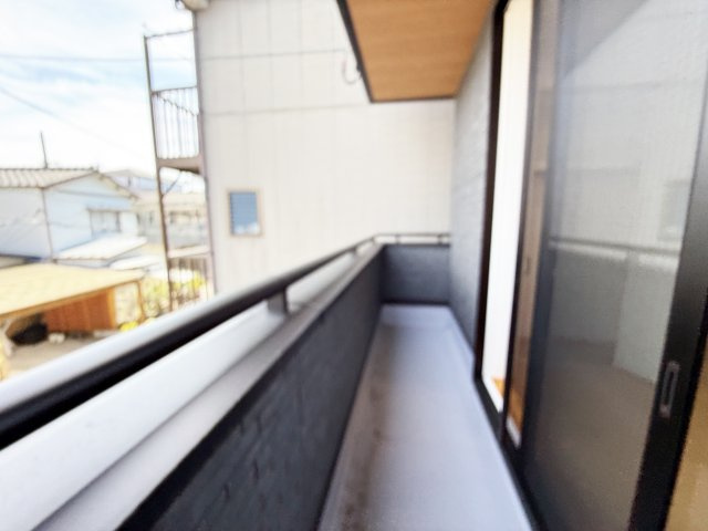 貸家（薊野西町2丁目4-37）のバルコニー