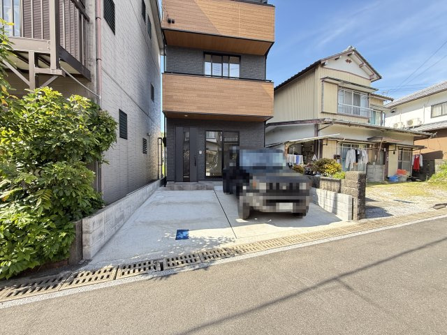 貸家（薊野西町2丁目4-37）の駐車場