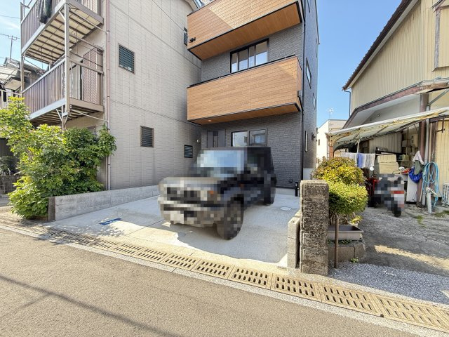 貸家（薊野西町2丁目4-37）の駐車場