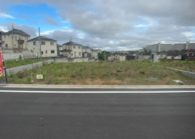 【外観】 | 土地の形が極端に長細かったり、狭小地、あるいは道路との高低差がある傾斜地だった場合、後々売ろうとしても買い手がつかない場合もあります。後々、売却することになった時に価値の下がらない土地を選びましょう。