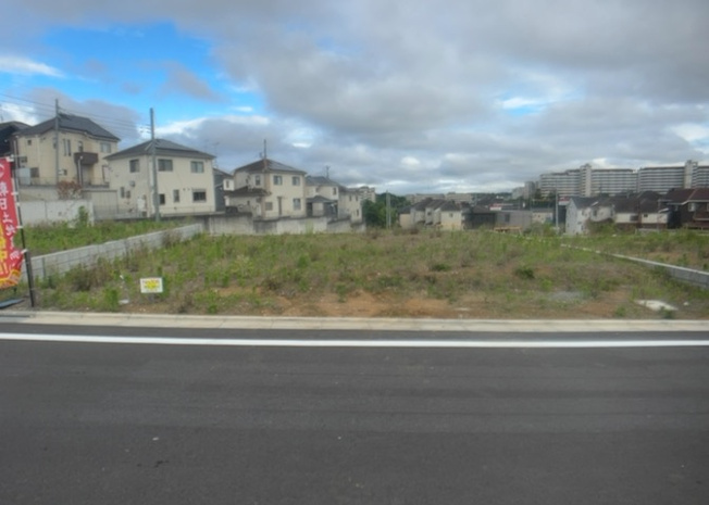 【外観】 | 土地の面積＝住宅面積ではありません。建ぺい率の問題などで、土地のある場所によって住宅を建てられる面積は限られています。高さもしかり、「土地」という言葉の中には、建築条件も含まれると考えておきましょう。