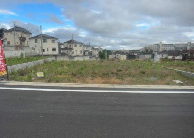 【外観】 | 家を建てる前提で土地を探している場合、地盤の丈夫さは譲れない条件の一つです。地盤が脆弱だと追加工事が必要となります。また、過去に地盤沈下や液状化現象を起こした土地は、できるだけ避けた方がいいでしょう。