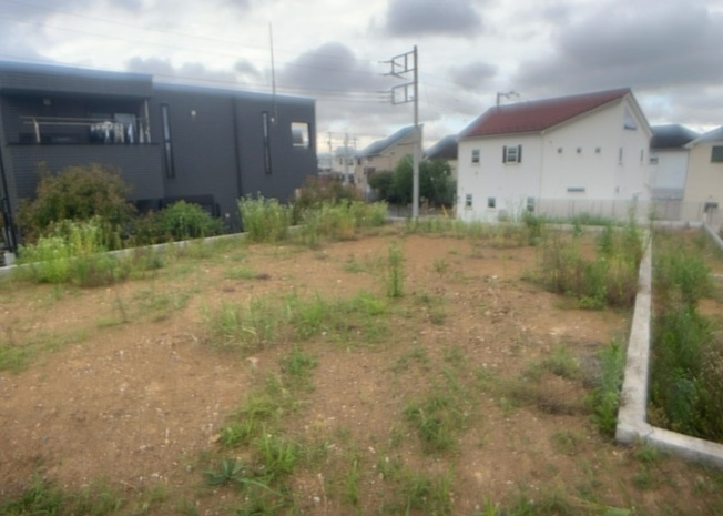 【外観】 | 家を建てる前提で土地を探している場合、地盤の丈夫さは譲れない条件の一つです。地盤が脆弱だと追加工事が必要となります。また、過去に地盤沈下や液状化現象を起こした土地は、できるだけ避けた方がいいでしょう。