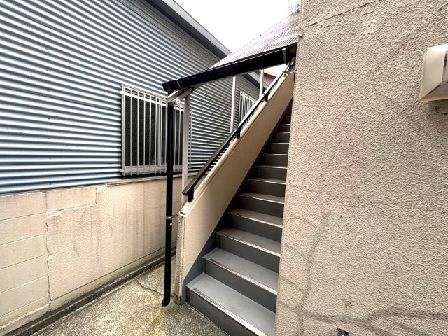 シンプルライフ本山のエントランス