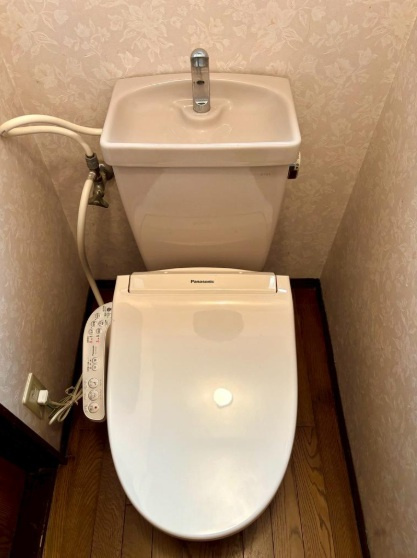 西宮市美作町　中古戸建のトイレ