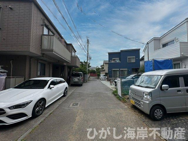 藤沢市鵠沼海岸３丁目　新築戸建　の前面道路含む現地写真|5月29日撮影　建築中　現地外観