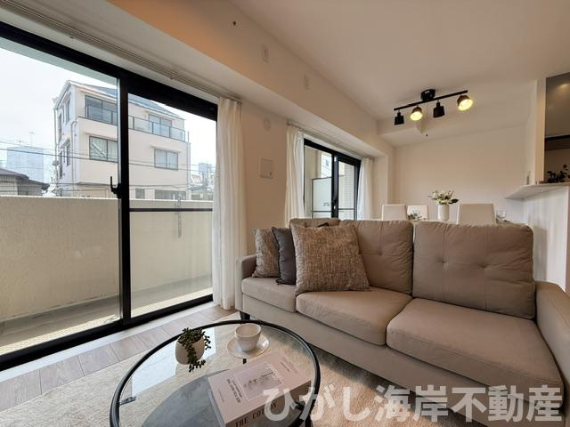 ライオンズプラザ茅ケ崎駅前の居間・リビング|新規リフォーム完了！　13.2帖　LDK