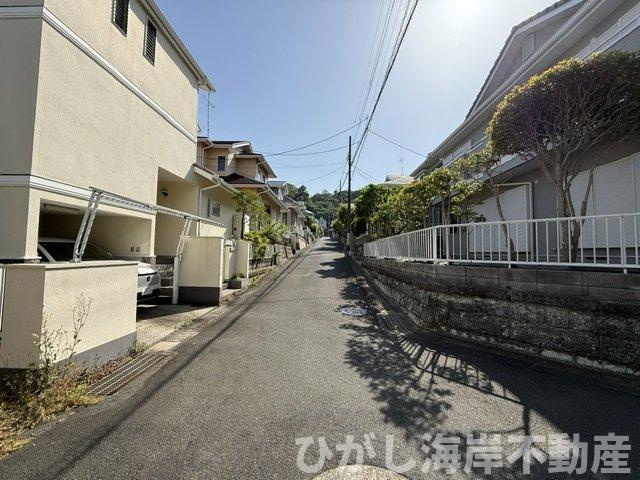 大磯町石神台３丁目　中古戸建の前面道路含む現地写真|現地外観