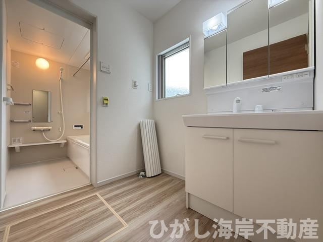 平塚市夕陽ケ丘　新築戸建　全２棟の脱衣所|脱衣スペース