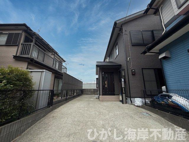 平塚市大神　中古戸建の前面道路含む現地写真|新規リフォーム完了！　現地外観