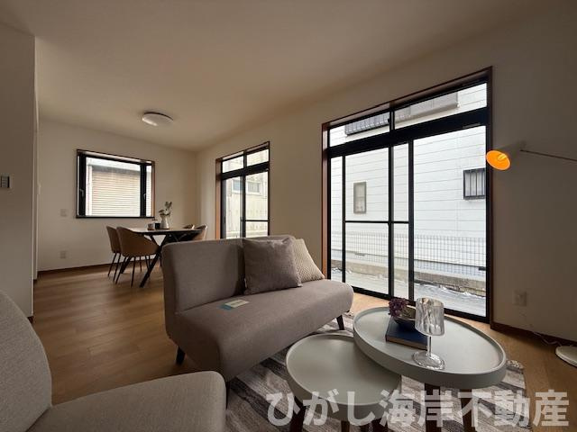 平塚市大神　中古戸建の居間・リビング|新規リフォーム完了！　19帖　LDK