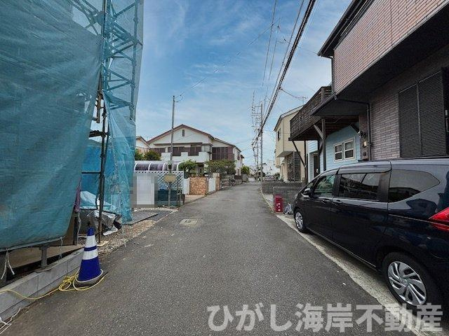 茅ヶ崎市出口町　新築戸建の前面道路含む現地写真|5月23日撮影　建築中　現地外観