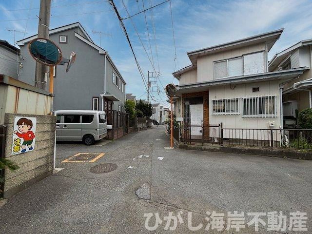 茅ヶ崎市出口町　新築戸建の前面道路含む現地写真|5月23日撮影　建築中　現地外観