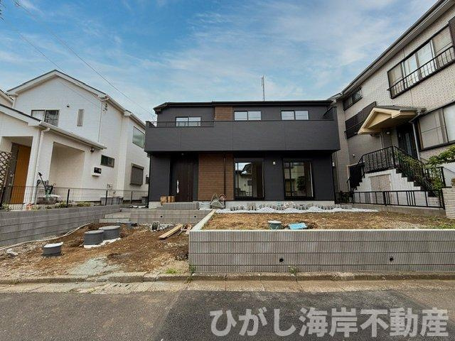 茅ヶ崎市芹沢　新築戸建の外観|6月5日撮影　外構工事中　現地外観
