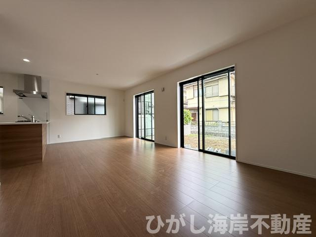 茅ヶ崎市芹沢　新築戸建の居間・リビング|20.3帖　LDK
