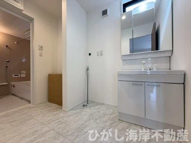 茅ヶ崎市芹沢　新築戸建の脱衣所|脱衣スペース