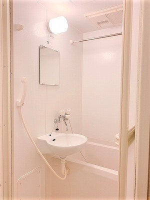 レオパレスＣＯＺＹの浴室
