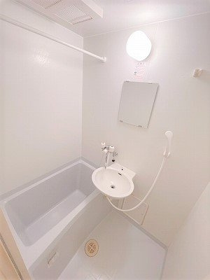 レオパレスサン　フィールドの浴室