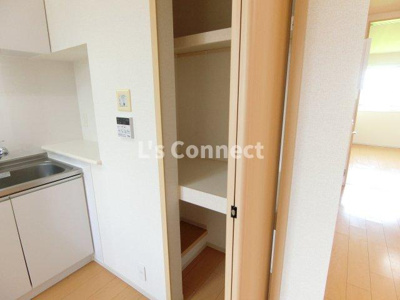 【設備】 | フレスクーラⅤ | キッチンにも収納付き。