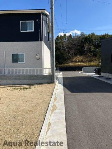 高松市国分寺町福家の新築一戸建の前面道路含む現地写真|前面道路含む現地写真です