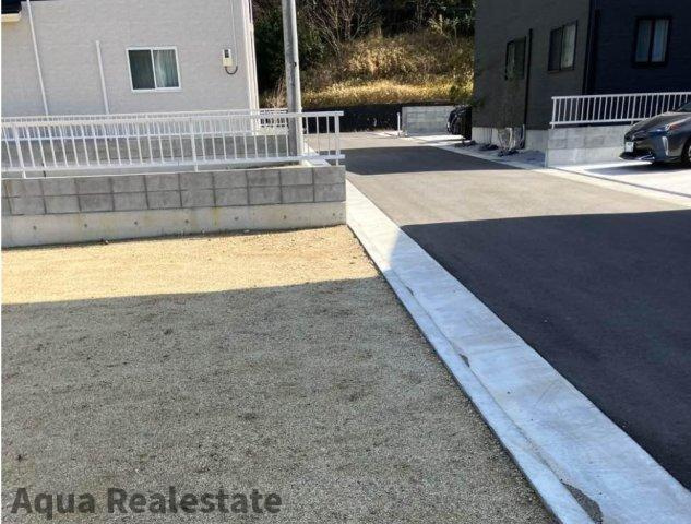高松市国分寺町福家の新築一戸建の前面道路含む現地写真|前面道路含む現地写真です